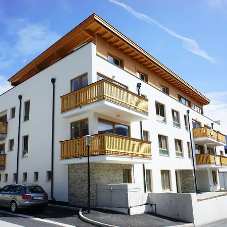 Alpenparks Zell Am 公寓 *