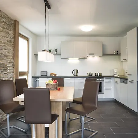 Alpenparks Zell Am 公寓 *